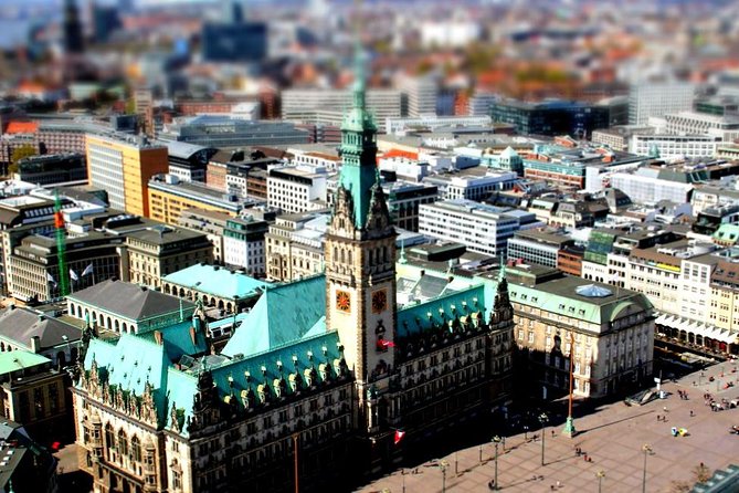 10 secrets of Hamburg's old town - exciting scavenger hunt tour - Start at Rathausmarkt 1, then follow the phone-led clues