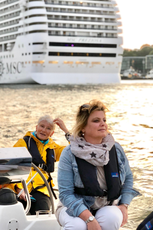"After Work" - Sailing-Yacht Cruising Event, Hamburg/Elbe - How Sailing Actually Works Here: Sail Under Sail, Motor Under Control