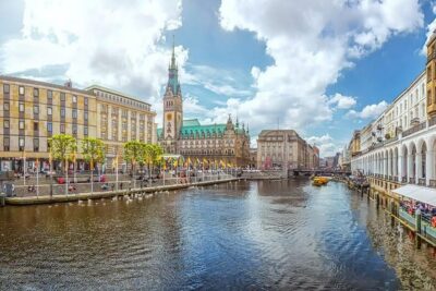 Airport Transfer: Hamburg Airport HAM to Hamburg by Business Car