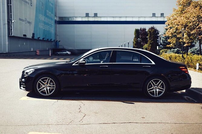 Airport Transfer: Hamburg Airport HAM to Hamburg by Business Car - Hydration and Small Comforts That Pay Off