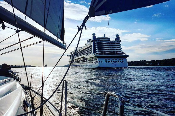 Authentic Sailingtrip "To the Gates of Hamburg" from Wedel - The itinerary, stop by stop: where the Elbe takes you