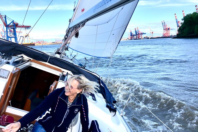 Authentic Sailingtrip "To the Gates of Hamburg" from Wedel - Getting on board in Wedel without fuss