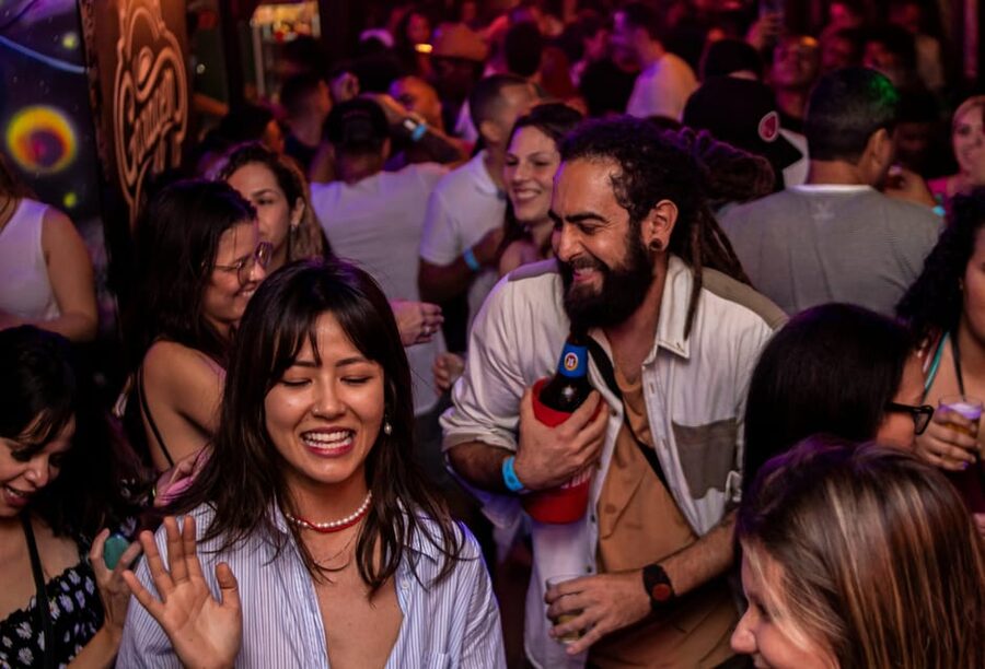 Big Hamburg Pubcrawl - Shots, Games & VIP Bundle - Who should book this crawl, and who should pick another plan