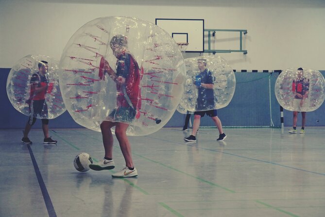 Bubble soccer in the center of Hamburg with beer / champagne - What actually happens during your 90 minutes