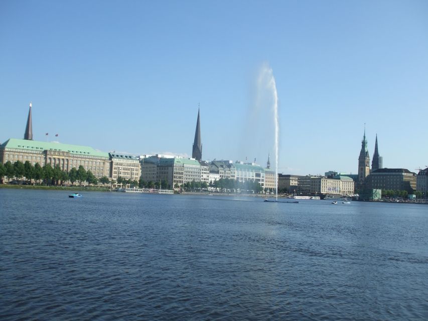 Celebs, Waterfronts and Nature Cycle Tour - Harvestehude and Winterhuder Stadtpark: Green Space Plus Real Viewpoints