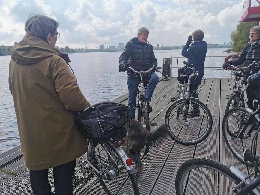 Celebs, Waterfronts and Nature Cycle Tour - Finishing on Kennedy Bridge: Outer and Inner Alster in One Clear Frame