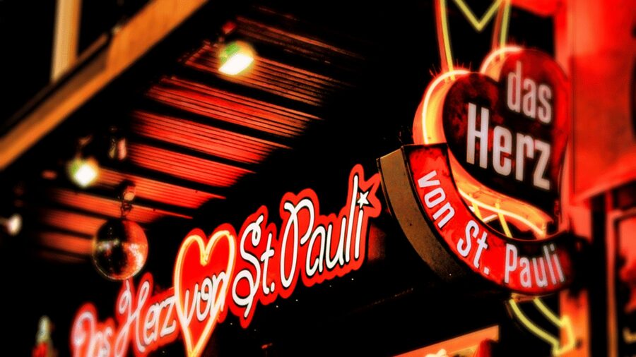 Die Kiez-Kapitän Reeperbahn & Beatles Kieztour Hamburg - From Davidwache to the party mile, in a story you can walk