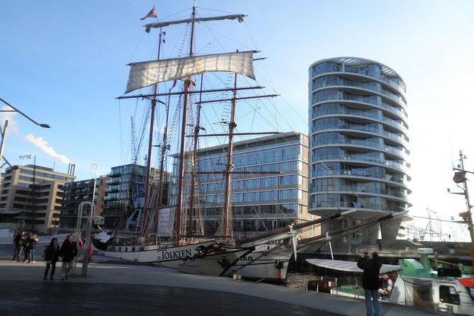 Down Town to Speicherstadt, HafenCity and Elbphilharmonie - Rathausmarkt and Hygieia-Brunnen: where Hamburg’s power shows