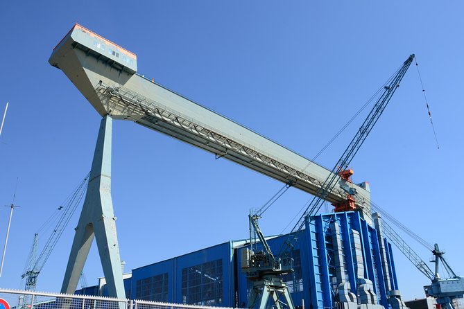Driverguide Tour Hamburg - The Port of Hamburg: Köhlbrand Bridge and container-terminal scale