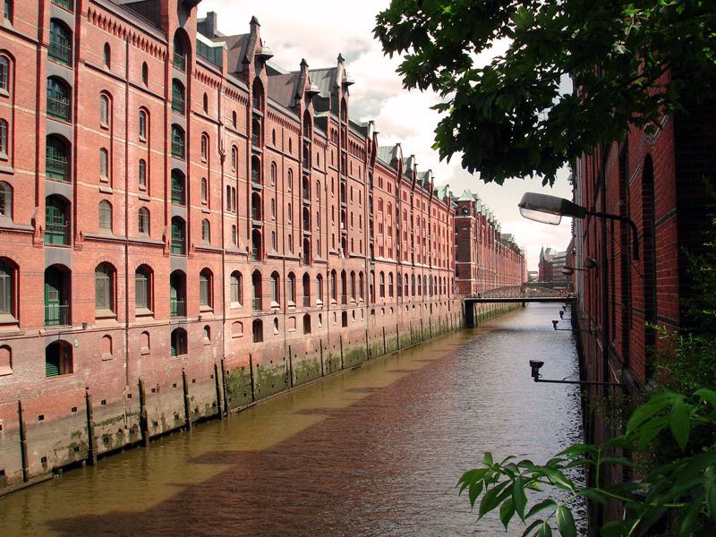 English Hamburg City Center Pay-What-You-Want Walking Tour - Meet at the Town Hall, Then Let Hamburg Make Sense