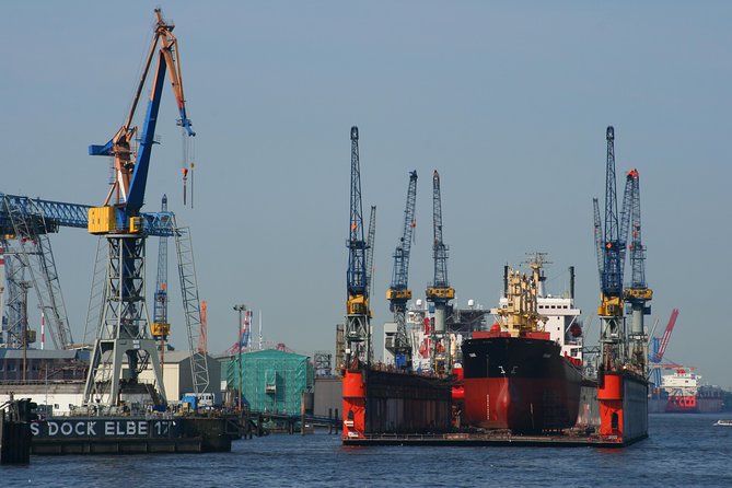 Family tour - the port for children - Ferry Ride, HVV Card, and the Thursday Subway Switch