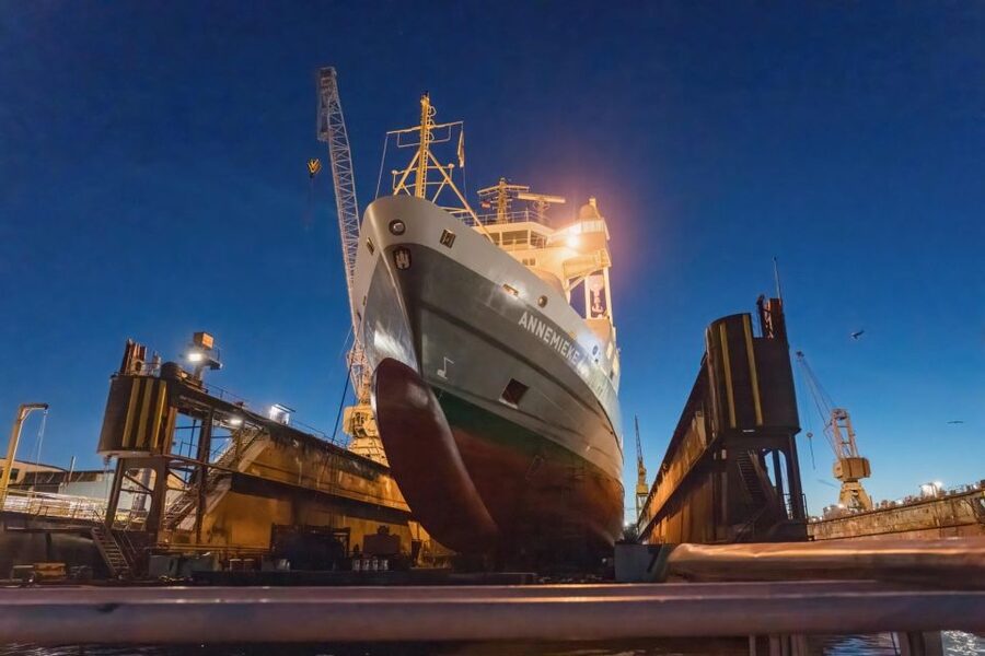 Hamburg: 1.5-Hour Evening Lights Harbour Cruise on a Ship - Why Hamburg Harbor Lights Feel Different Than Daytime