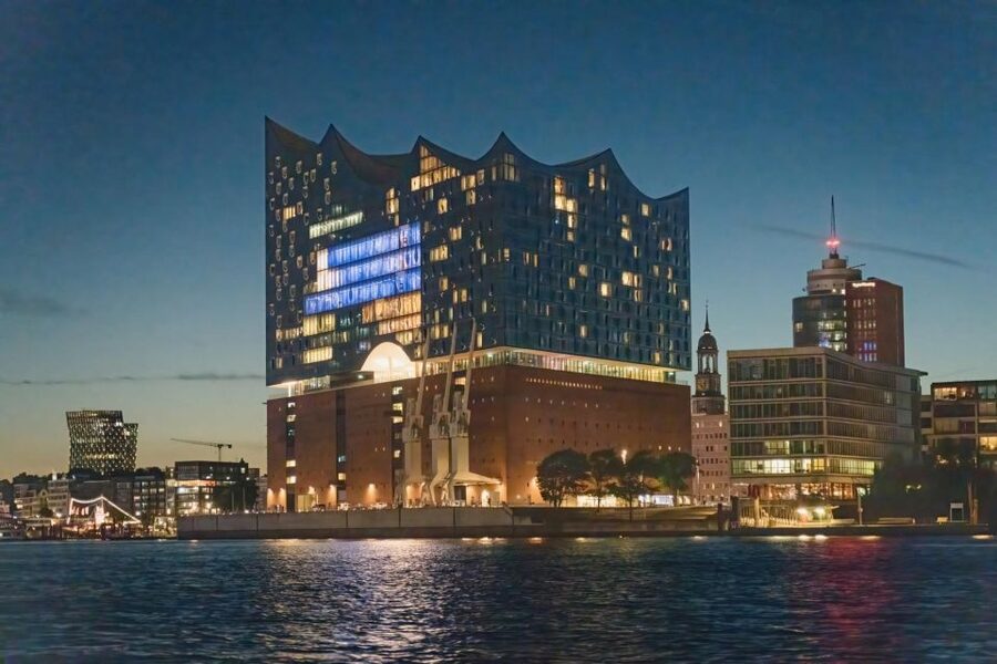 Hamburg: 1.5-Hour Evening Lights Harbour Cruise on a Ship - The Container Port and the Industrial Side of Night Lights