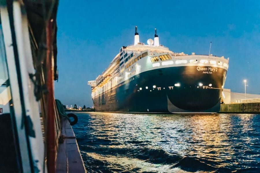 Hamburg: 1.5h Grand Harbor Evening Lights Cruise - Timing and what this cruise pairs well with in your Hamburg evening