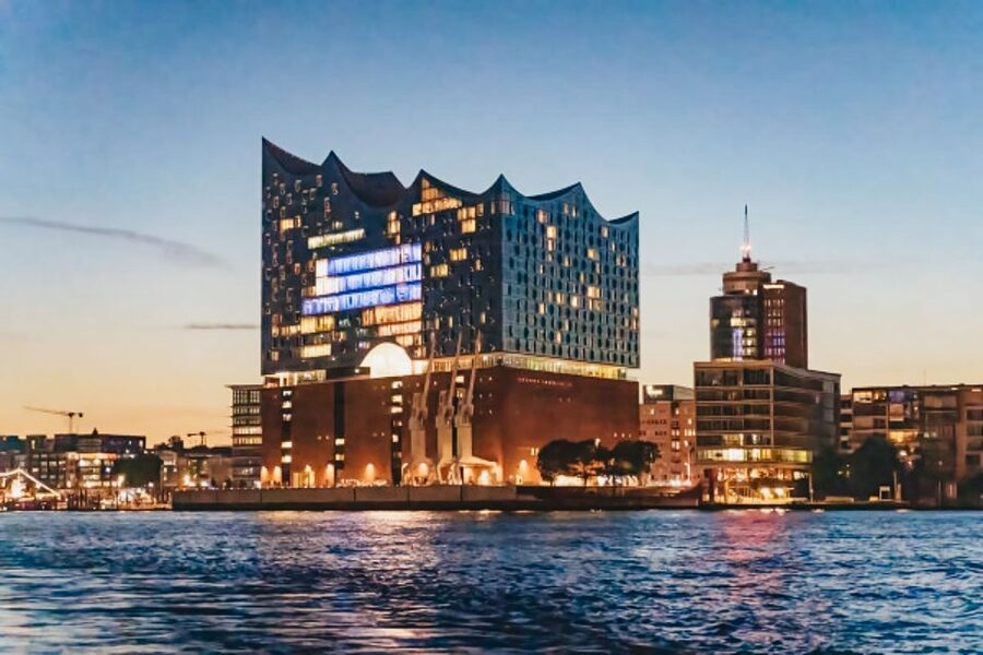 Hamburg: 1.5h Grand Harbor Evening Lights Cruise - Canals, Elbe beach, and the fish market stretch, expect a real waterfront route