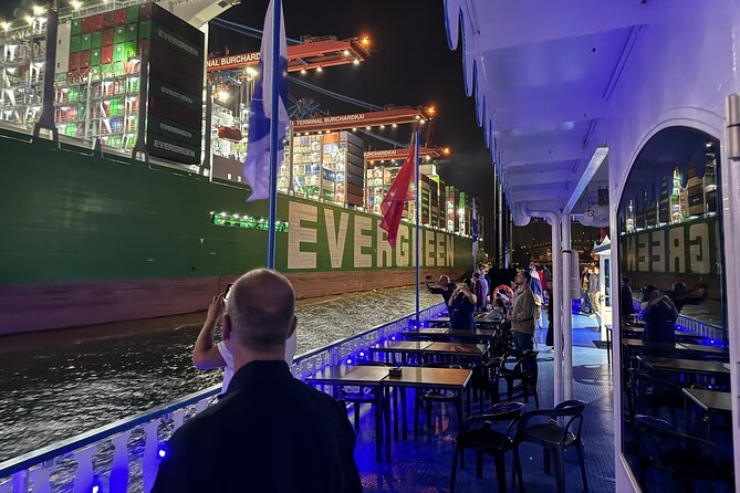 Hamburg: 1-hour evening light cruise - Container terminals and the photo lesson you get whether you wanted it or not