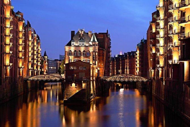 Hamburg: 1-hour evening light cruise - What you see at night: Elbphilharmonie area, Speicherstadt, and HafenCity