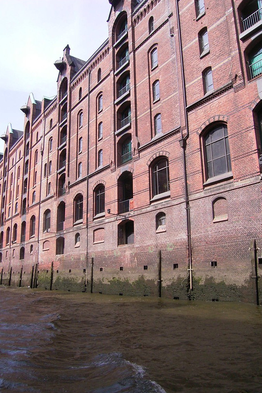 Hamburg: 1-Hour Harbor Cruise - Where you meet at Hohe Brücke 2, and how to avoid start-point stress