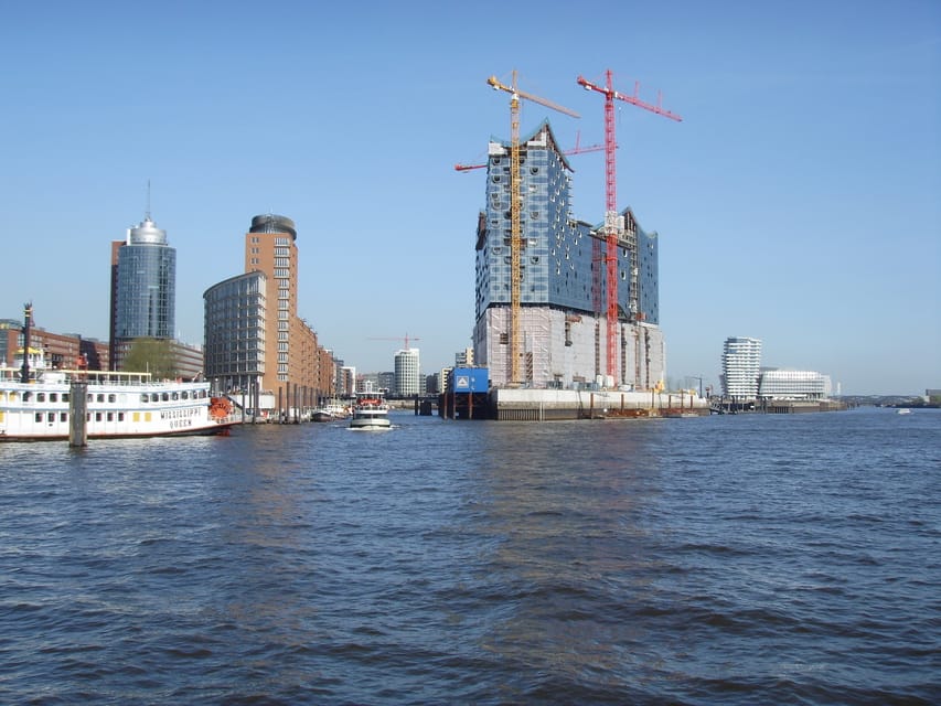 Hamburg: 1-Hour Harbor Cruise - HafenCity and the cruise center: how the port connects to the modern city