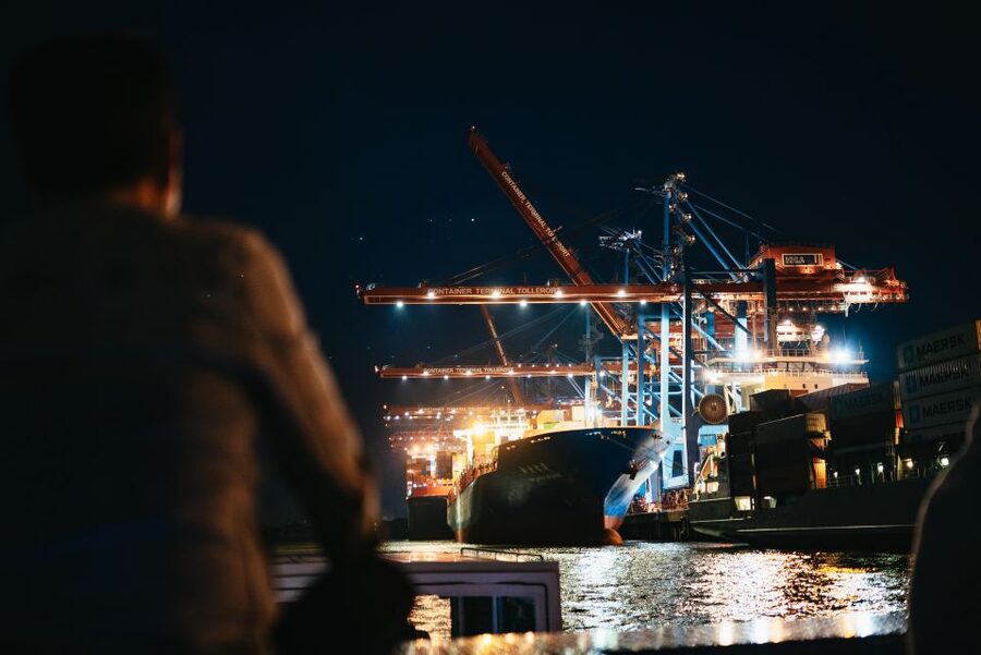 Hamburg: 1-Hour Harbor Evening Lights Cruise - How the German Live Commentary and Multilingual App Work in Real Life