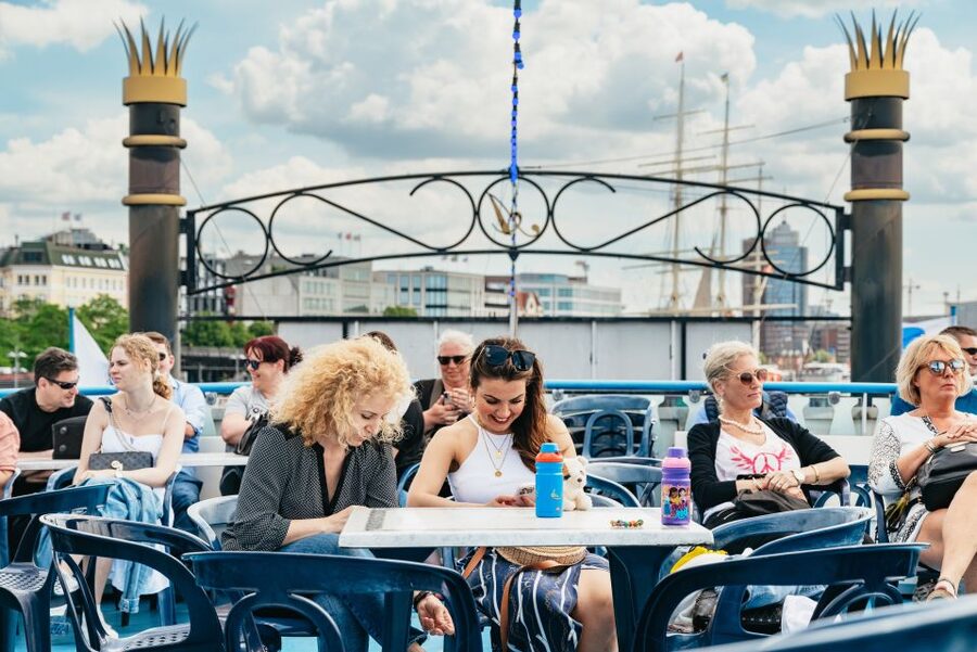 Hamburg: 1-Hour Harbor Sightseeing Cruise with HafenCity - Practical Tips for a Comfortable 1-Hour Ride