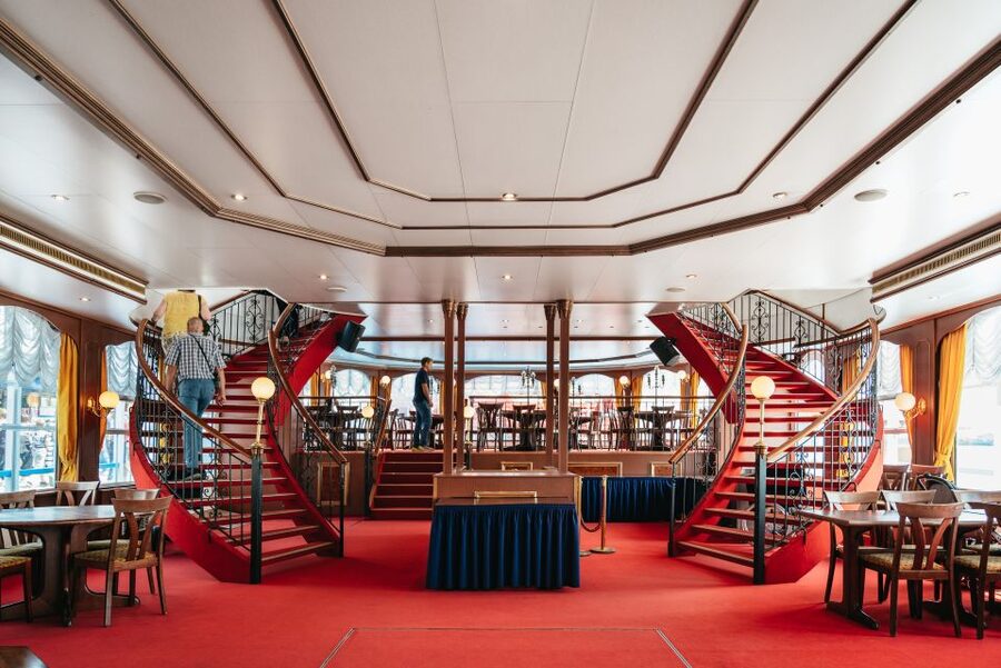 Hamburg: 1-Hour Harbor Sightseeing Cruise with HafenCity - St. Pauli Piers and the Start of the Elbe: Setting Your Bearings Fast