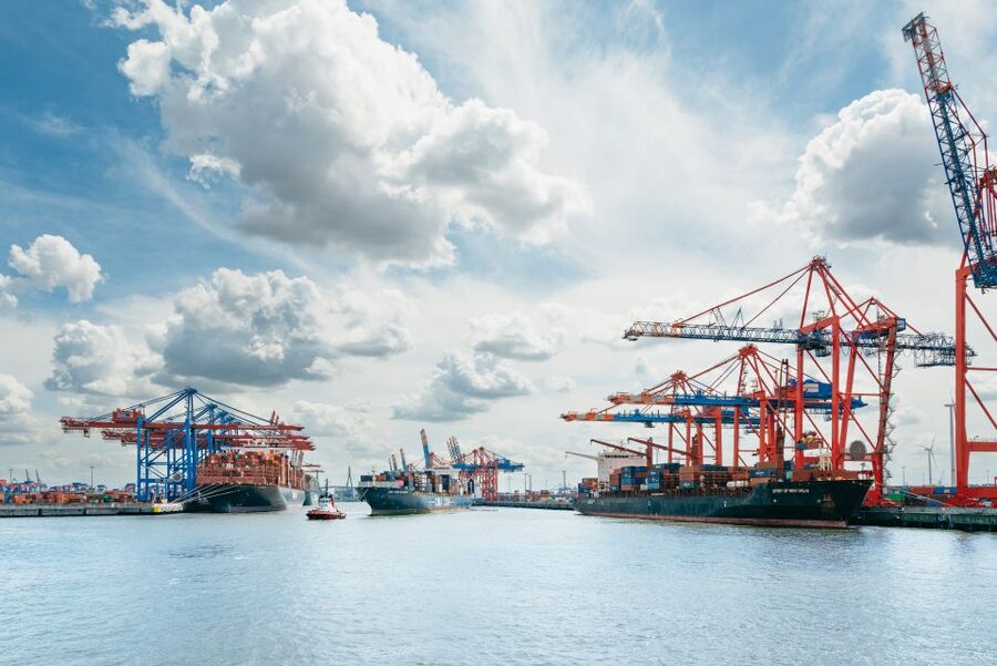 Hamburg: 1-Hour Harbor Sightseeing Cruise with HafenCity - How the German Live Commentary and Audio App Work in Real Life