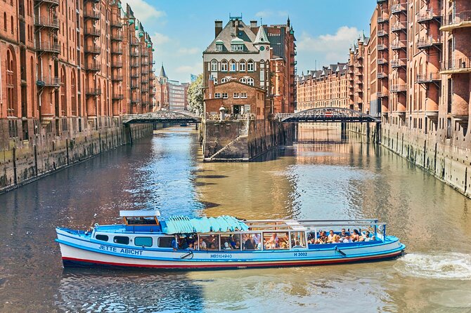Hamburg: 1-hour harbor tour - Altona Fish Market on Sundays, plus the Elbe Beach reset