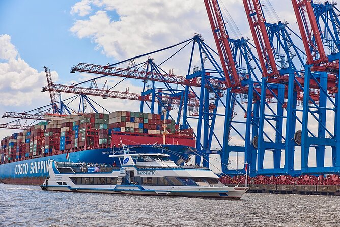 Hamburg: 1-hour harbor tour - The historic tunnel under the Elbe, still working