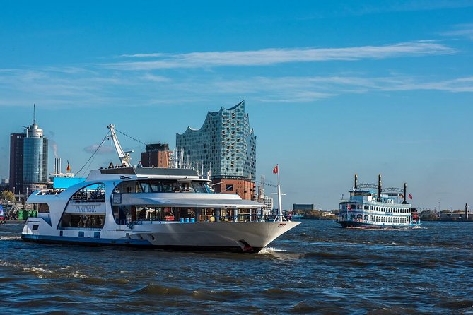 Hamburg: 1-hour harbor tour - The 1-hour Hamburg harbor route, built for big views in short time