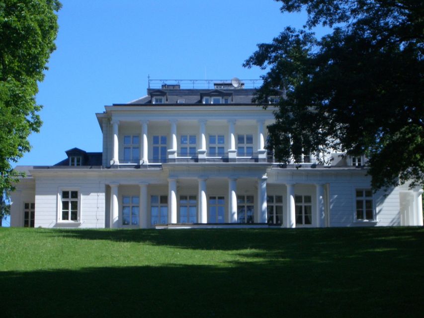 Hamburg: 2-Hour Blankenese Walking Tour - Main street to the Treppenviertel: the staircase neighborhood route