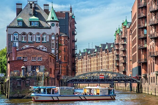 Hamburg 2-hour harbor tour on the beautiful Elbe - Getting to Brücke 1 and keeping the tour smooth