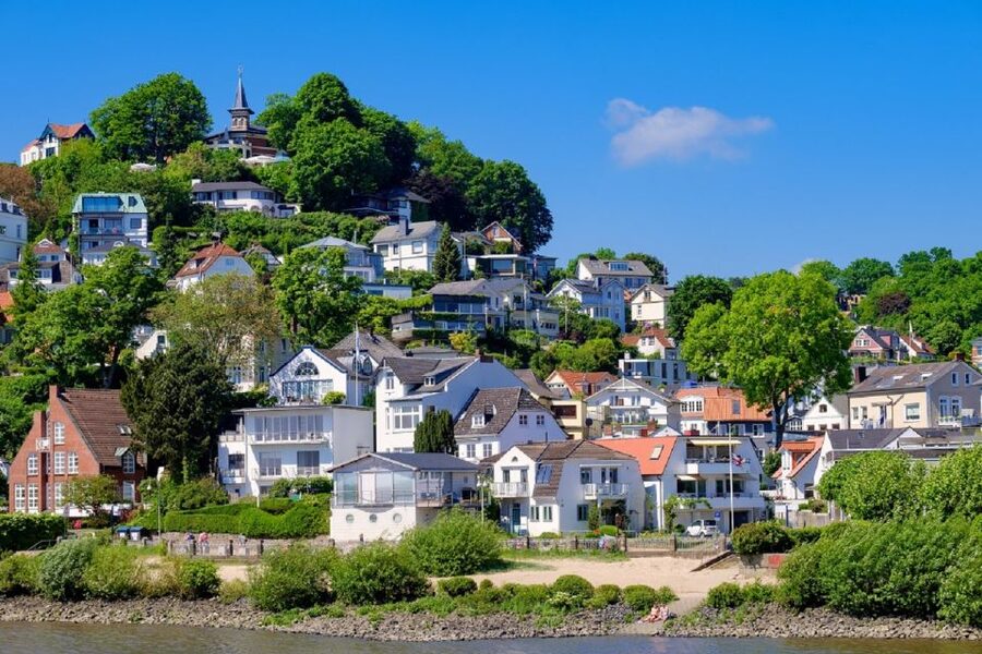 Hamburg: 2-Hour Sightseeing Cruise to Blankenese - From St. Pauli Piers to the Fish Market, You Start Reading the Port