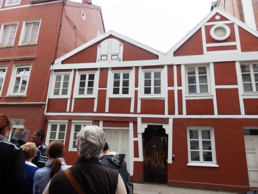 Hamburg: 2-Hour St. Georg Walking Tour - Finding the Start: Trinity Church and the Crucifixion Group Statue