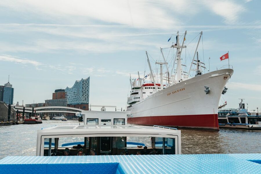 Hamburg: 2-Hour XXL Port of Hamburg Cruise Tour - Comfort, rain-proof cruising, and photo realities with glass windows