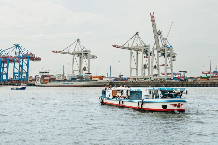 Hamburg: 2-Hour XXL Port of Hamburg Cruise Tour - Getting on board at Rainer Abicht, and why the dock matters