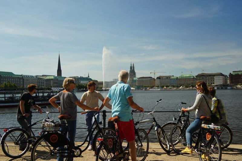 Hamburg 3-Hour Bike Tour - Alster Lakes: the calm break between landmark zones