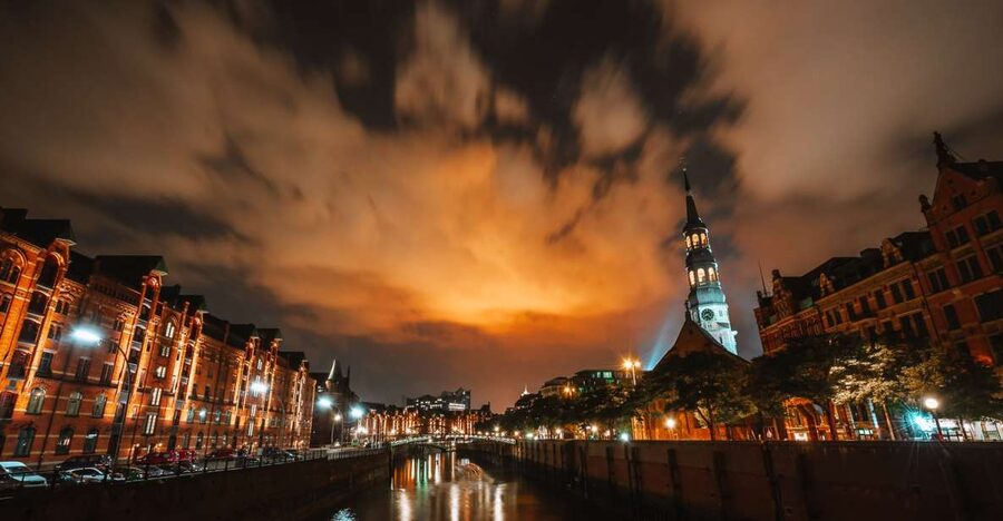 Hamburg: 90-Minute Evening Lights Harbor Cruise - Meeting at Landungsbrücken Bridge 10: How to Avoid Stress