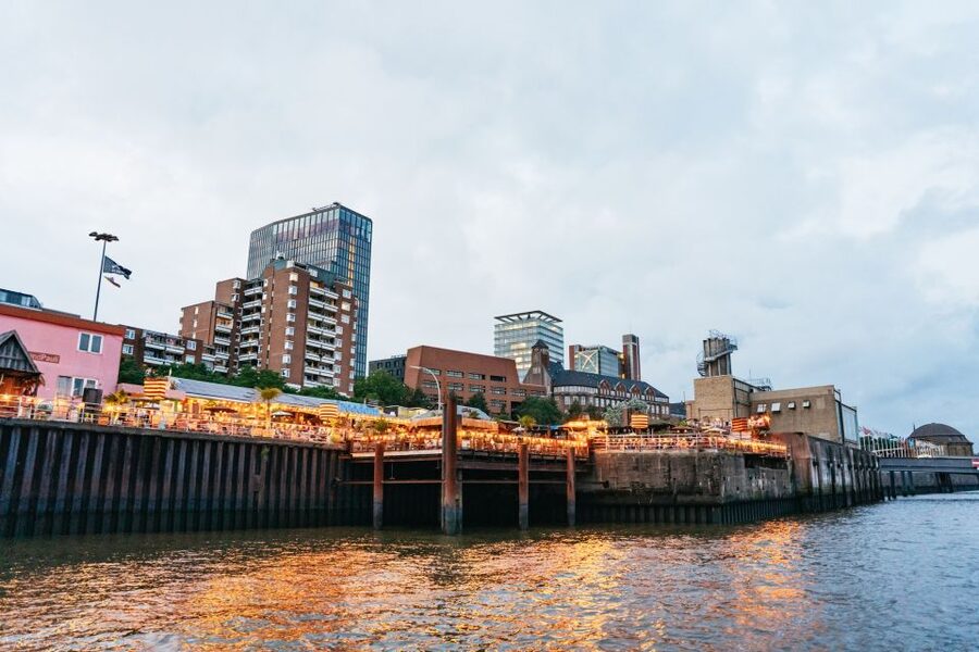 Hamburg: 90-Minute Evening Lights Harbor Cruise - The Route Sweet Spot: Speicherstadt Canals and Tide Timing