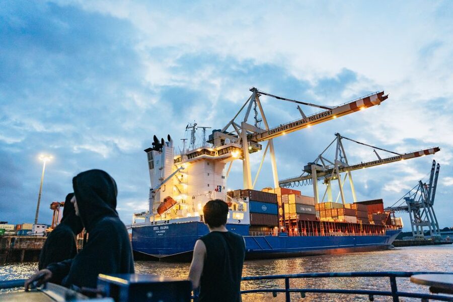 Hamburg: 90-Minute Evening Lights Harbor Cruise - Live Captain Commentary in German: How to Enjoy It Anyway