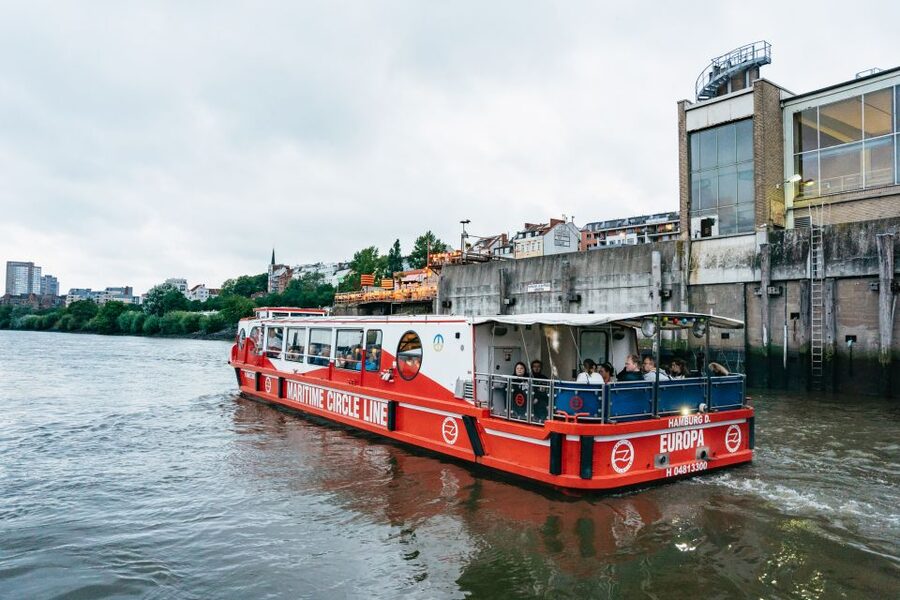 Hamburg: 90-Minute Evening Lights Harbor Cruise - Onboard Comfort: Rain Cover, Cold Weather, and Seating Reality