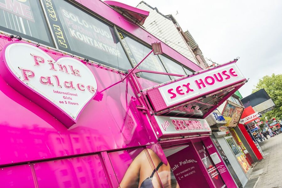 Hamburg: Adults Only Reeperbahn Tour - Why the Reeperbahn is a real Hamburg lesson, not a cartoon