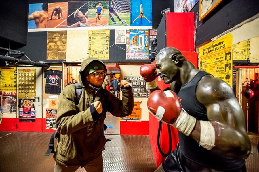 Hamburg: Adults Only Reeperbahn Tour - Price and value for a 2-hour adults-only street tour