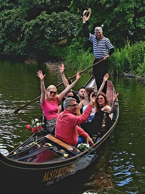 Hamburg Alster Lake romantic Tour in a Real Venetian Gondola - The route in real time: Alsterarkaden reflections, a close Alster Fountain, and two famous bridges