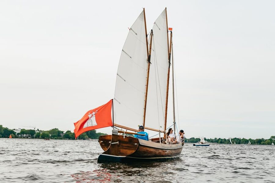 Hamburg: Alster River Sailing Tour on a 2-Masted Sailboat - Key things to know before you go on the Alster River