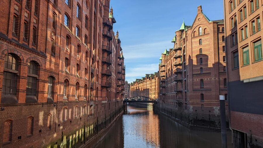 Hamburg among friends - Van tour - Altona sightseeing: where contrast shows up fast