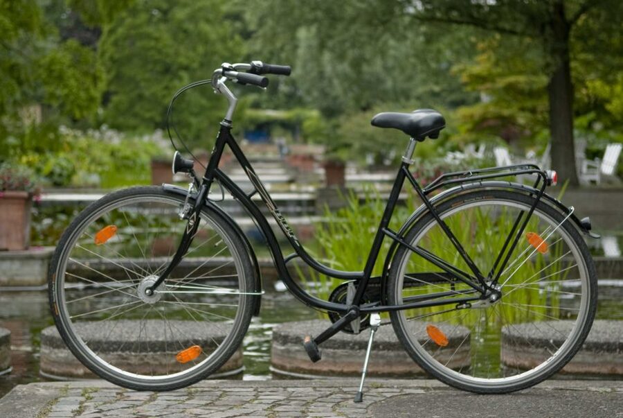 Hamburg: Bike Rental - A Simple One Day Ride Plan Around the Elbe and Main Areas