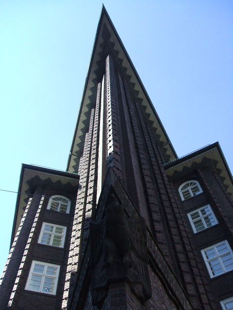 Hamburg: Bike Tour of the Speicherstadt & Old Harbor - A guide can make or break the experience, and this tour has strong ones