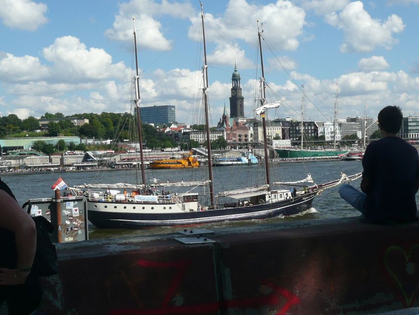 Hamburg: Bike Tour of the Speicherstadt & Old Harbor - Chilehaus and the move from city streets to port style