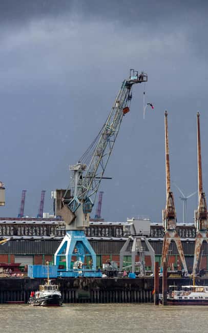 Hamburg: Bungee Jumping 50 Meters High over the Harbor - Timing, group size, and why it matters for your nerves